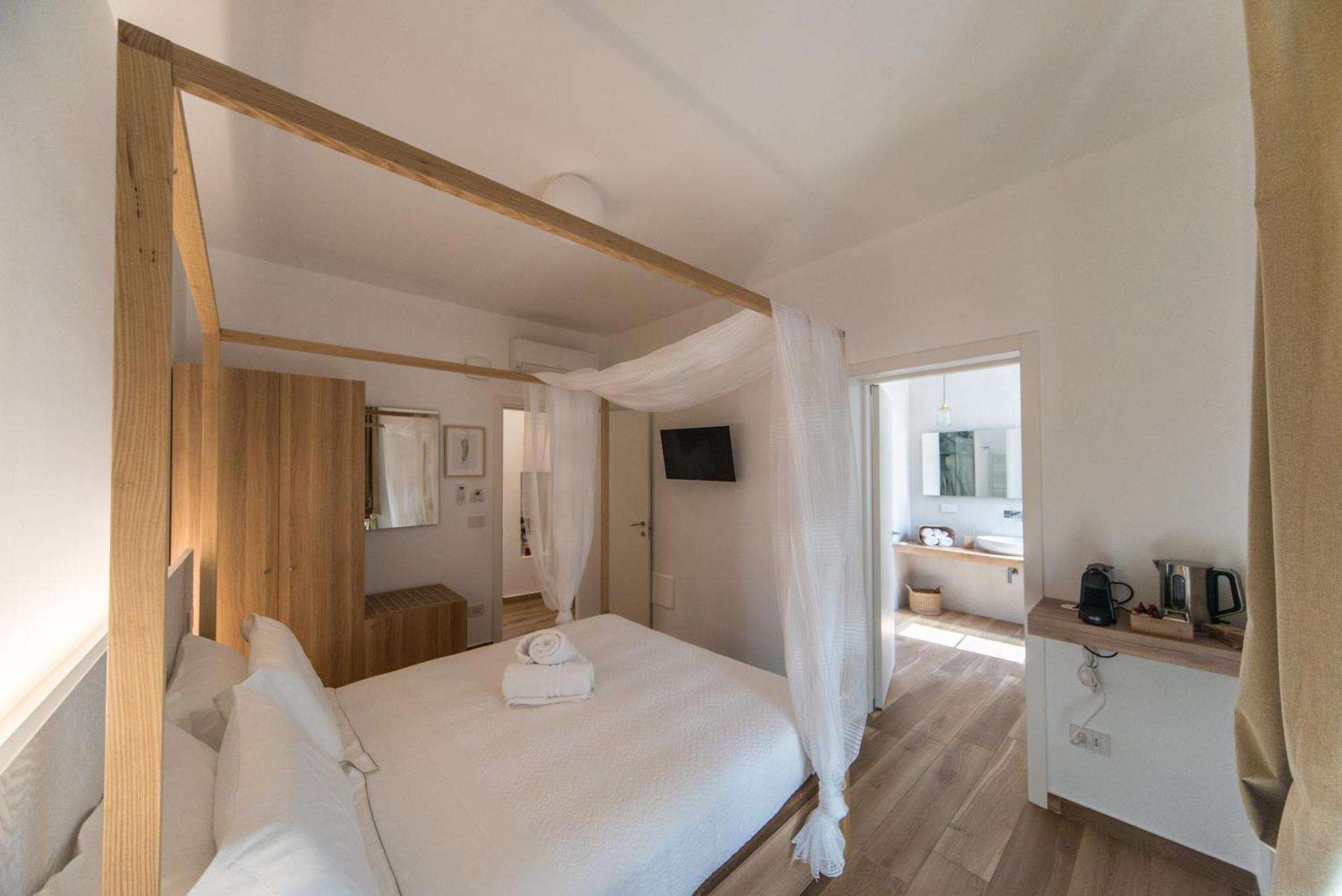 Suite Santa Chiara Trani Bagian luar foto