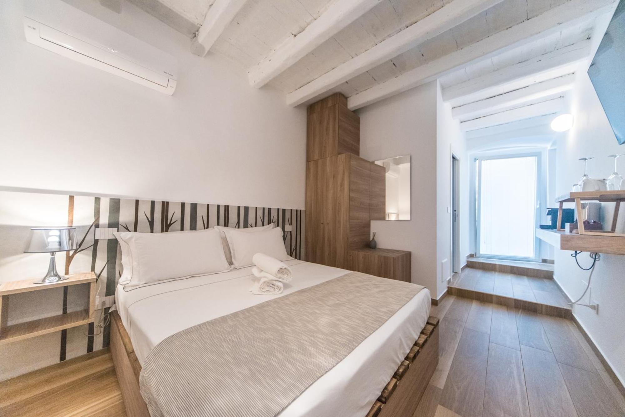 Suite Santa Chiara Trani Bagian luar foto