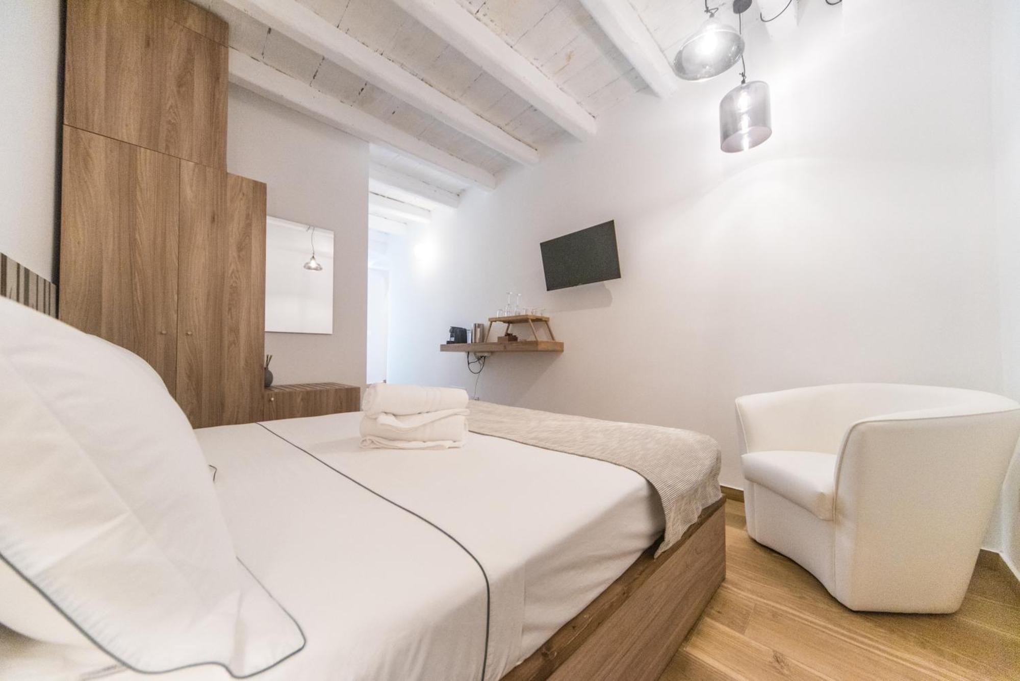 Suite Santa Chiara Trani Bagian luar foto