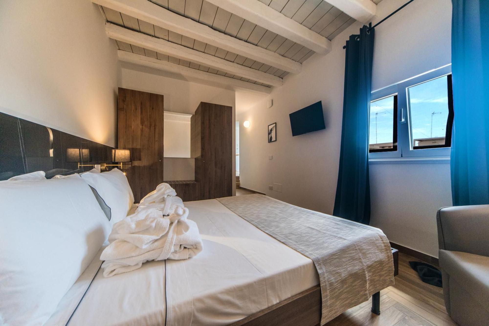 Suite Santa Chiara Trani Bagian luar foto